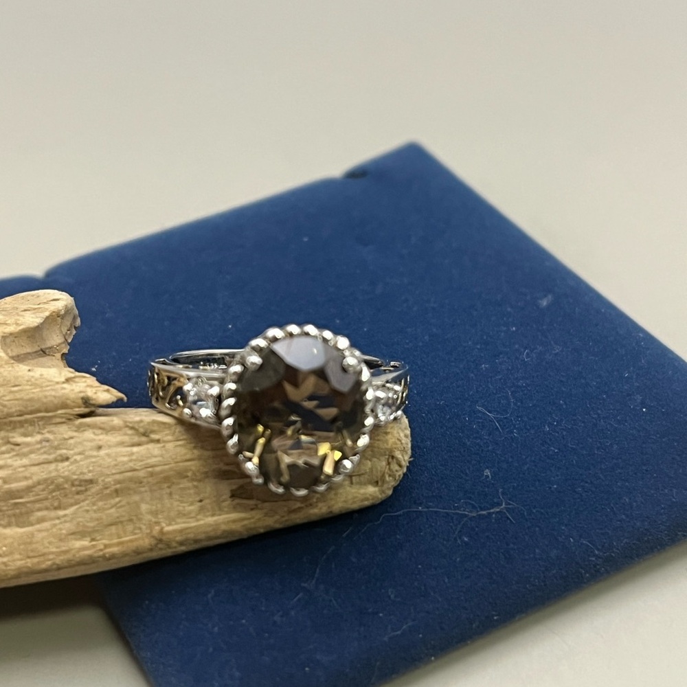 Elegant Quartz Ring with 18k over Sterling Silver Band - Picture 3 of 5